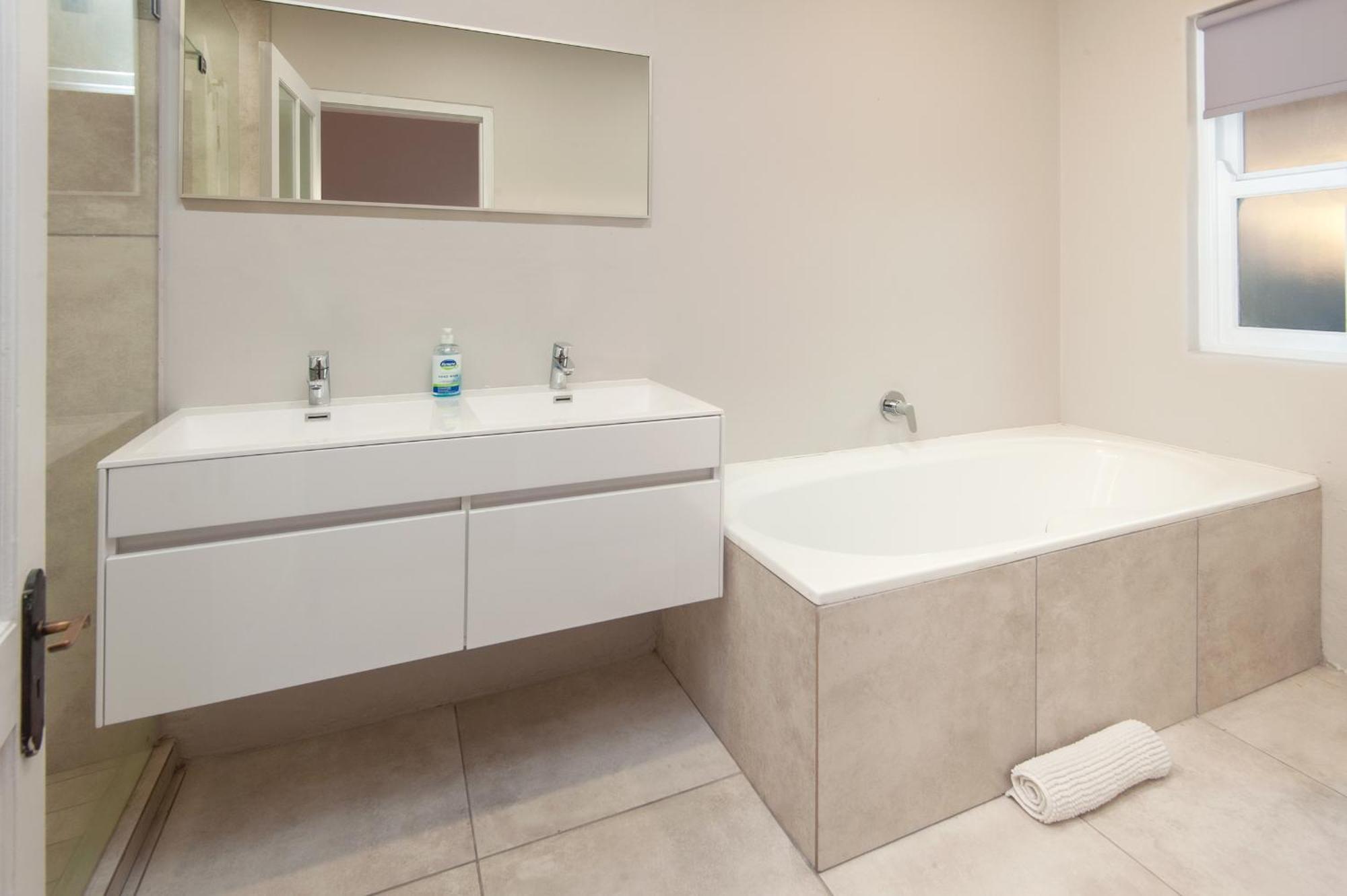 Villa Blu Guesthouse Hermanus Bagian luar foto